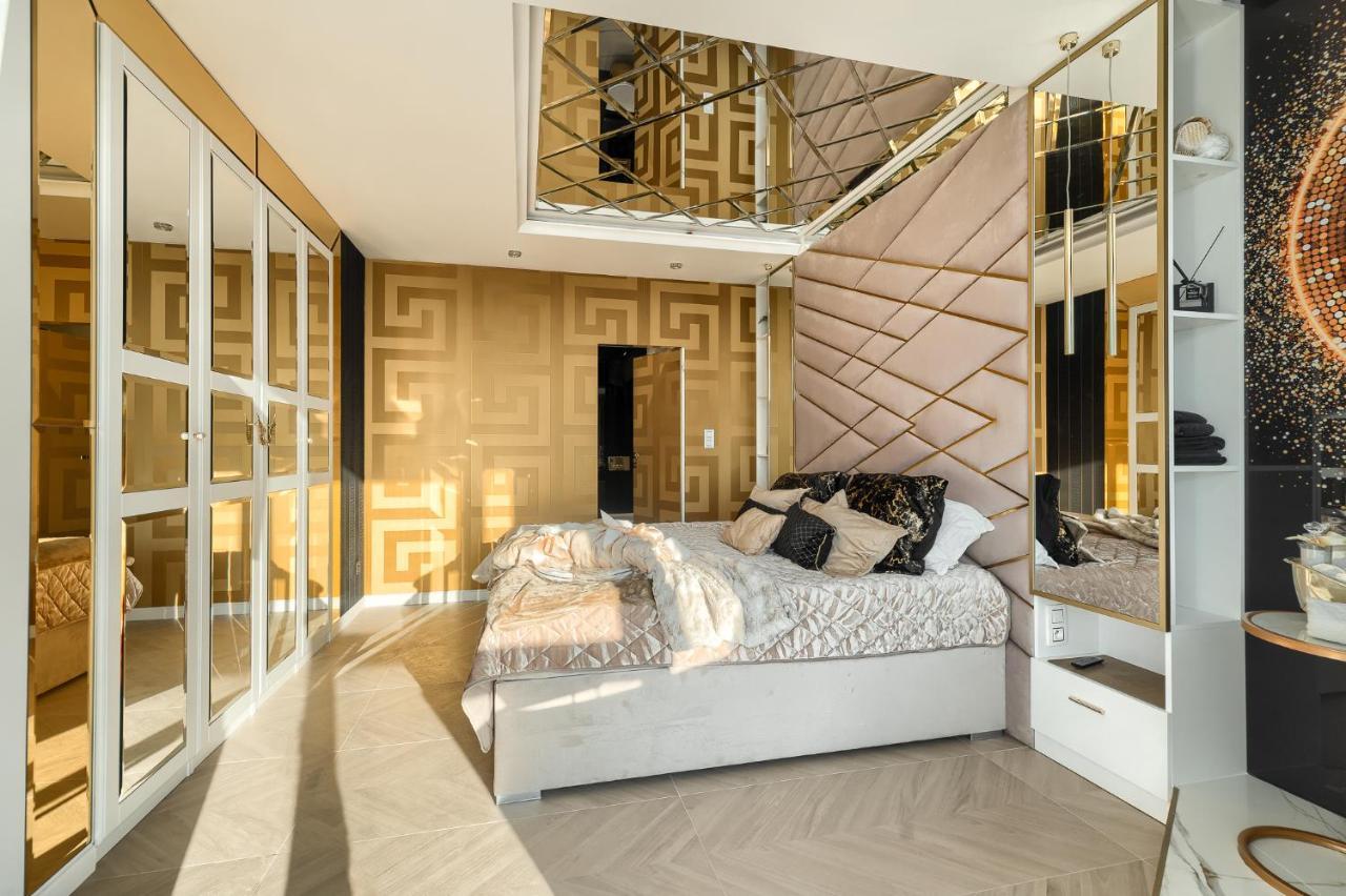 Hanza Tower Gold Apartment *