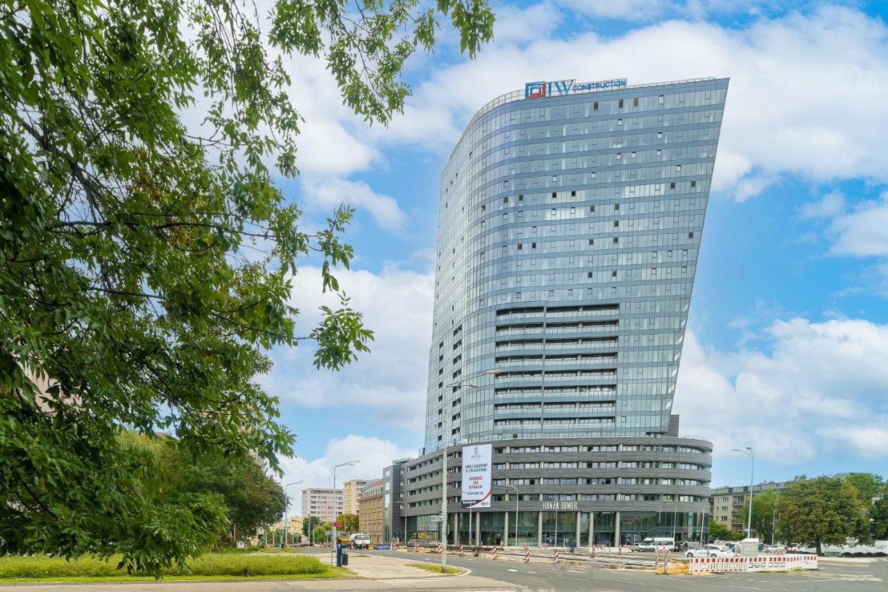 Hanza Tower Gold *